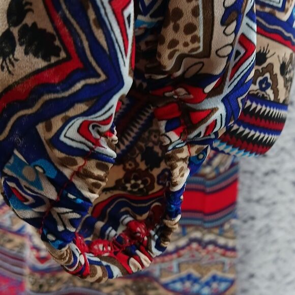 CATO Woman's Medium Lined Midi V- Neck Long Sleeve Multicolor Pattern. Blue/ Red - Picture 10 of 13